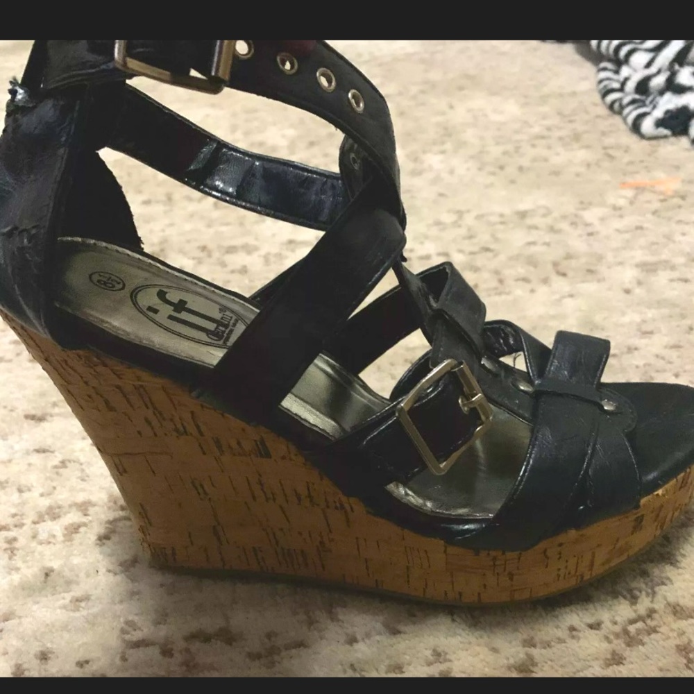 Adjustable Strap buckle wedges